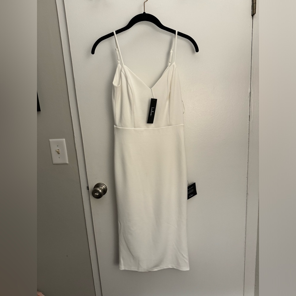 New with tags never worn- Lulus White Midi dress with bow ties on back - Size XS